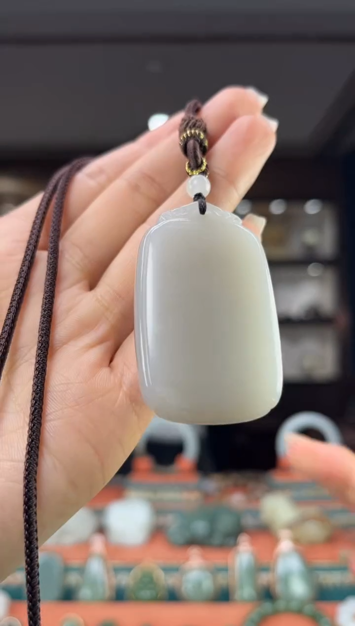 颈饰未镶嵌和田玉佩佩