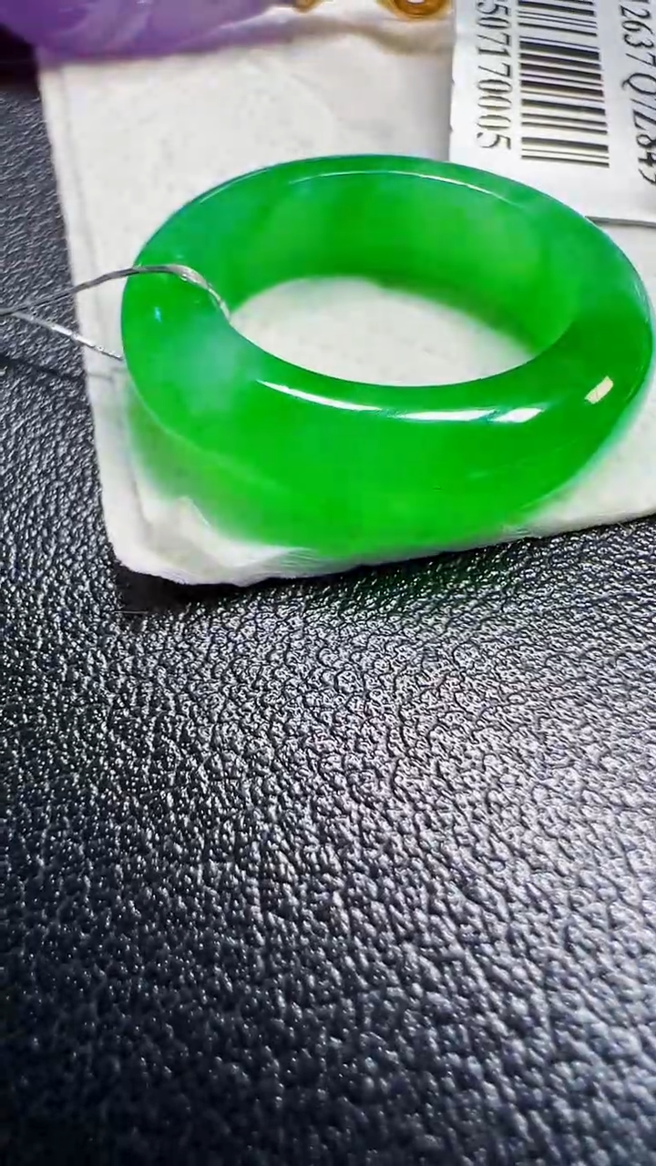 颈饰未镶嵌翡翠戒圈