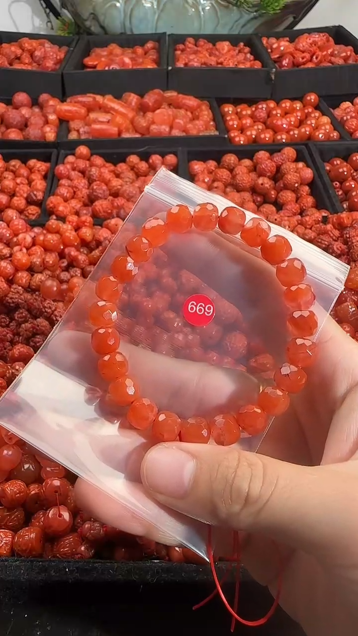 颈饰未镶嵌南红玛瑙柚*妹1