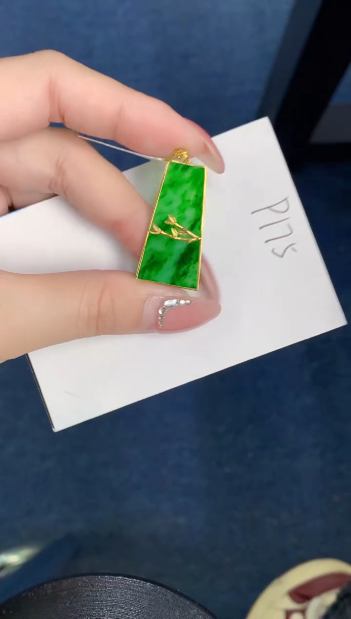 【闪购商品】翡翠颈饰18K金镶嵌000000000