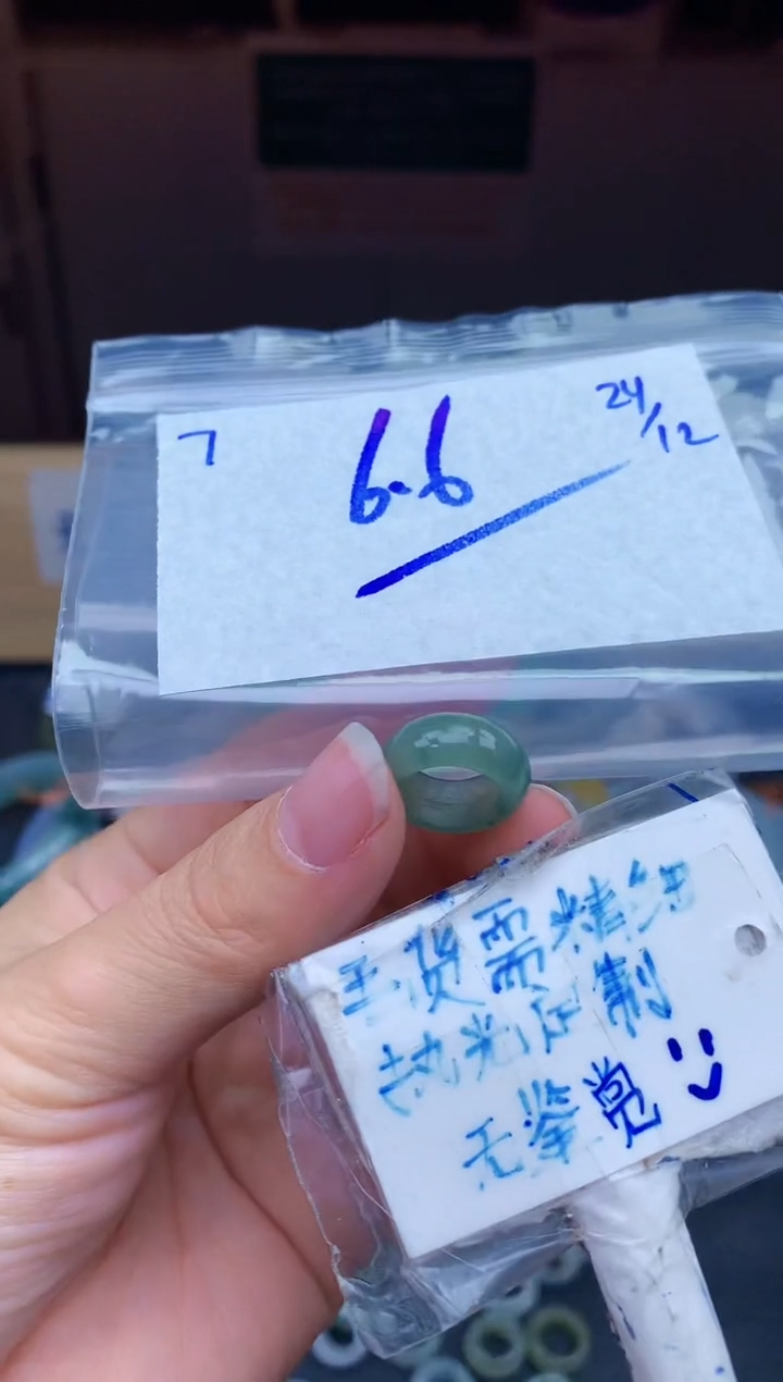 未镶嵌挂件翡翠7毛货需精细抛光挂件多样性拍一发一