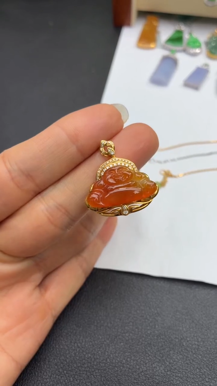 颈饰18K金镶嵌翡翠天然翡翠A货