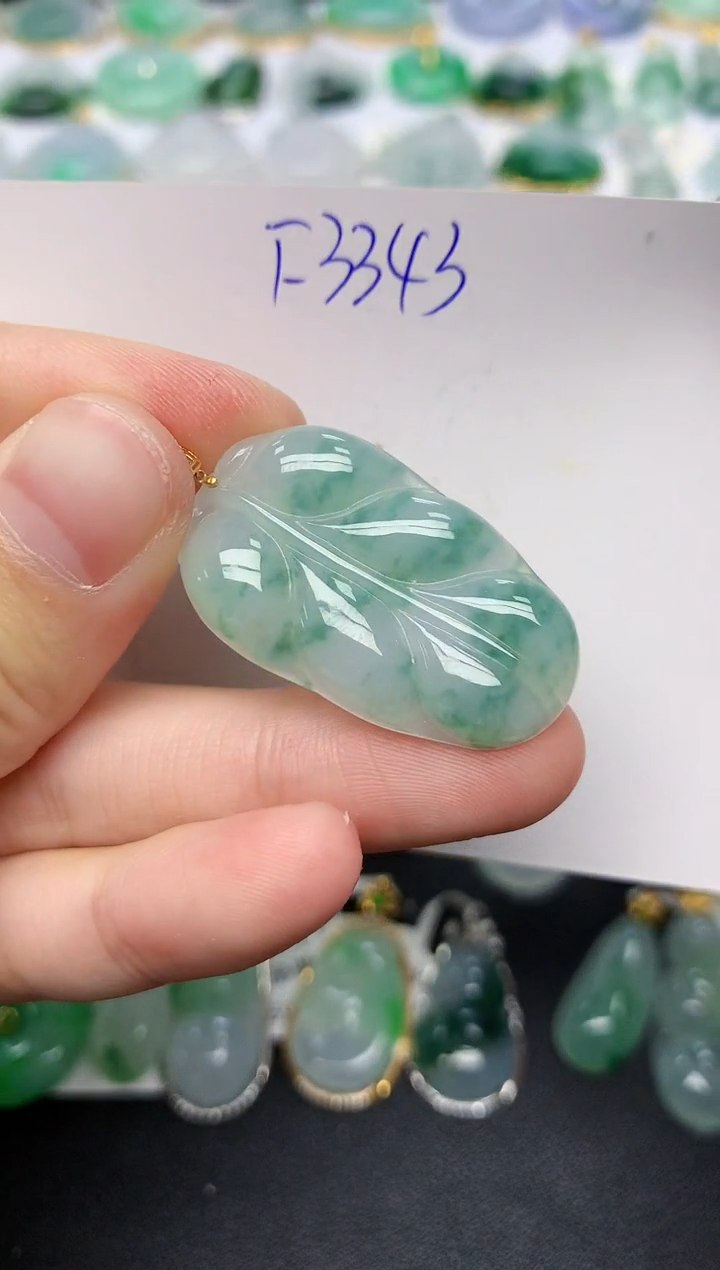 颈饰18K金镶嵌翡翠 天然缅甸A货翡翠百元以上9元证书费自理