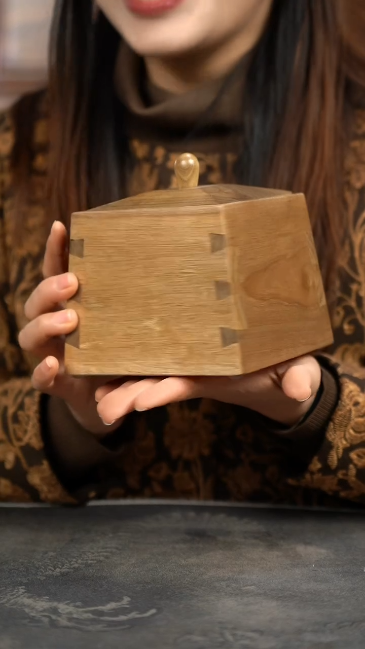 【闪购商品】金丝楠木艺原木精工坚果盒061