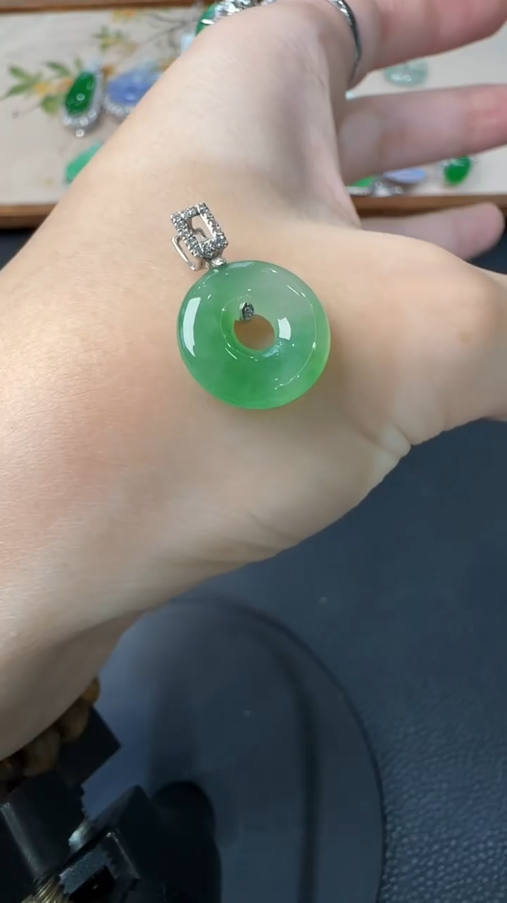 【闪购商品】翡翠吊坠(不含链)18K金镶嵌15