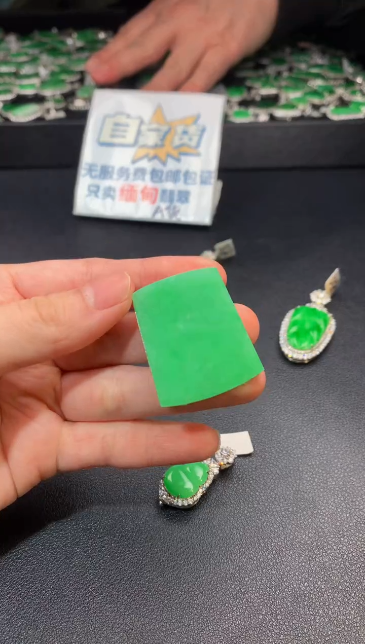 【闪购商品】翡翠颈饰银S925镶嵌翡翠