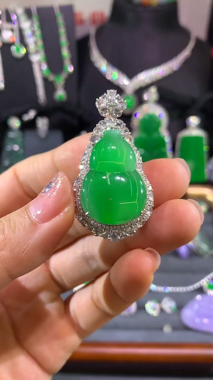 吊坠(不含链)18K金镶嵌翡翠吊坠