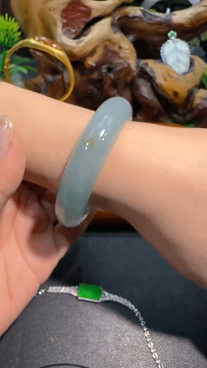 【闪购商品】翡翠手镯未镶嵌手镯