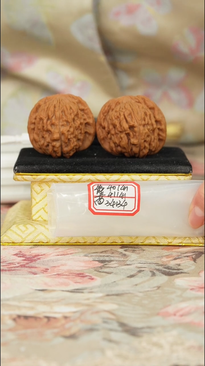 【闪购商品】文玩核桃把件一代楼