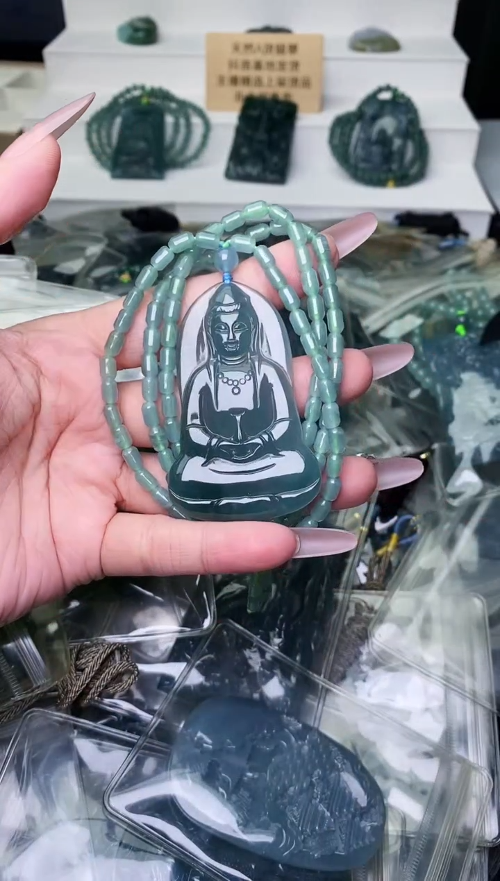 颈饰未镶嵌翡翠 