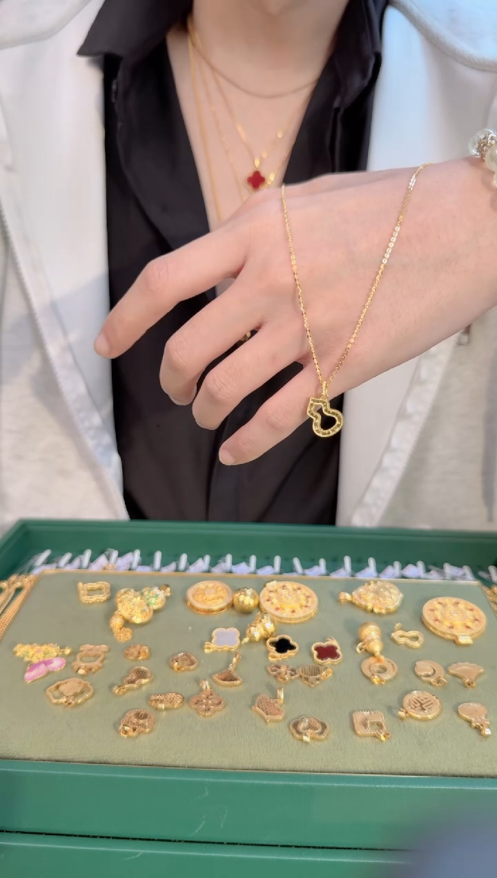 福利45cm固定闪o链1.08g 镂空葫芦吊坠0.4g（多样性发货）