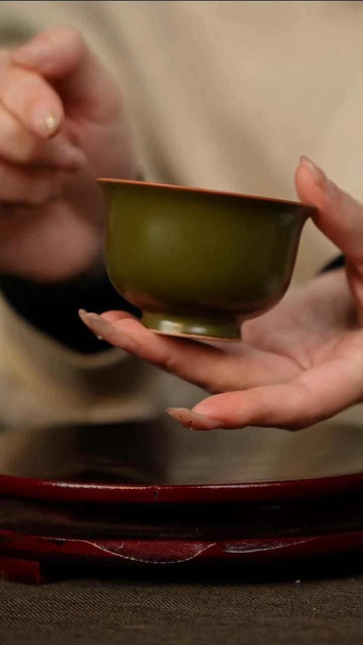 全品 黄金釉 压手杯