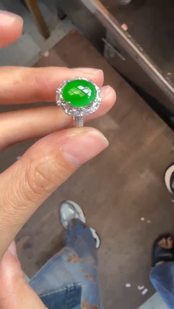 未镶嵌定制翡翠翡翠A货有轻微色差属于正常现象，戒指多样性发货1