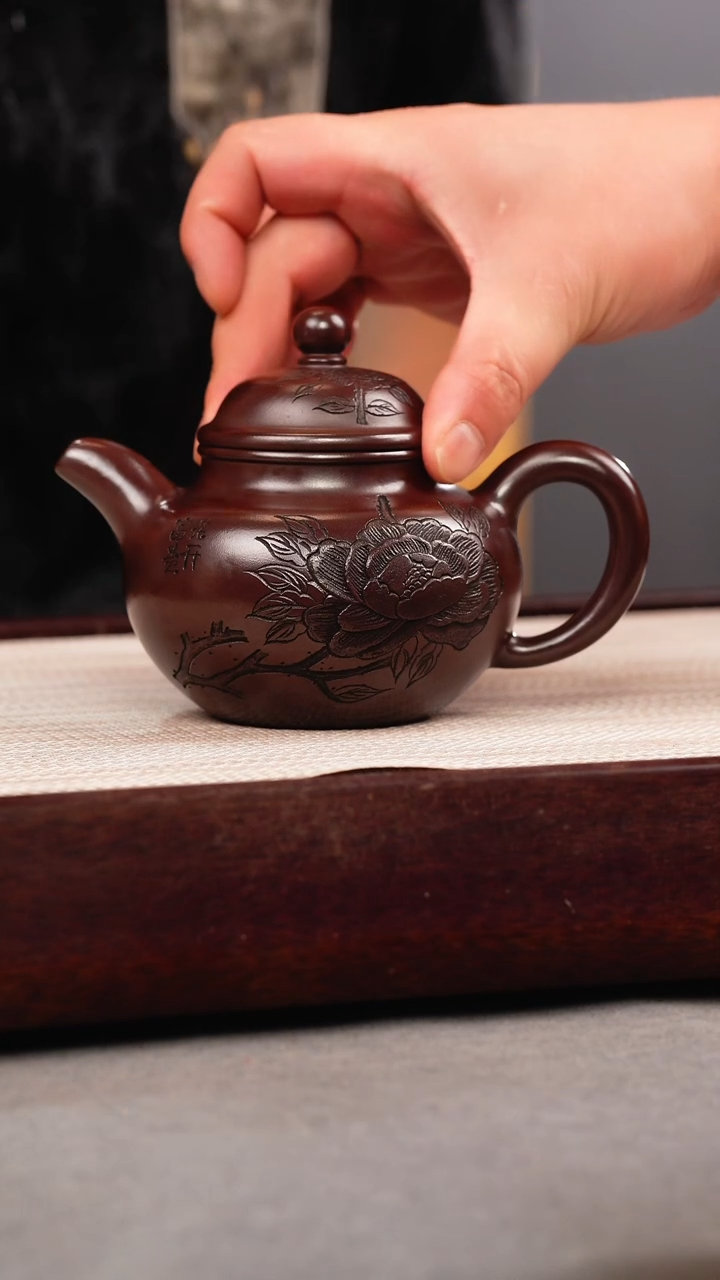 茶壶紫砂石红 掇球 牡丹