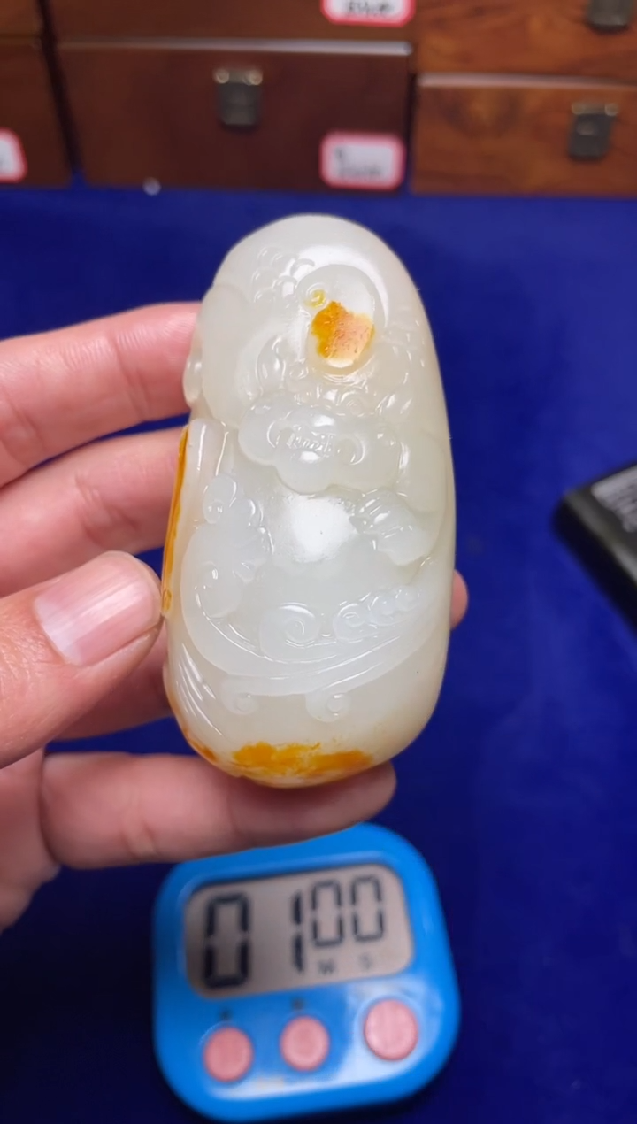 未镶嵌和田玉把件老*人和田玉