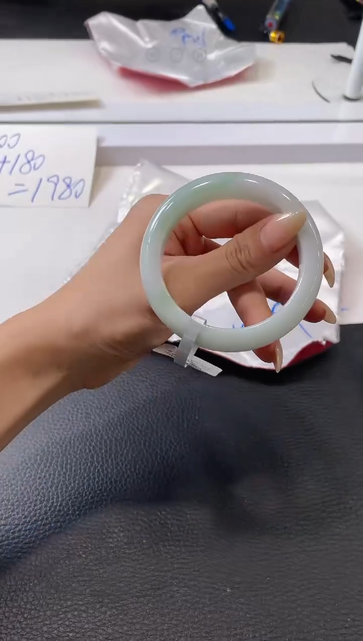 【闪购商品】翡翠手镯未镶嵌手镯