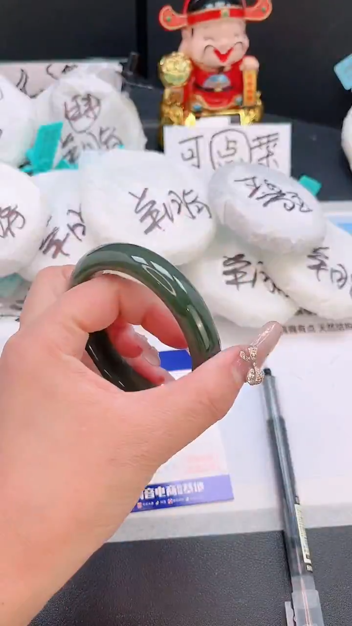 未镶嵌手镯和田玉26T32-56