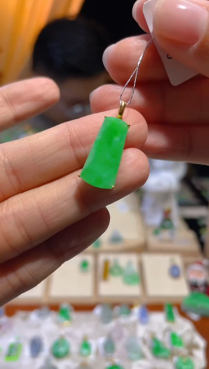 【闪购商品】翡翠颈饰18K金镶嵌假一赔三