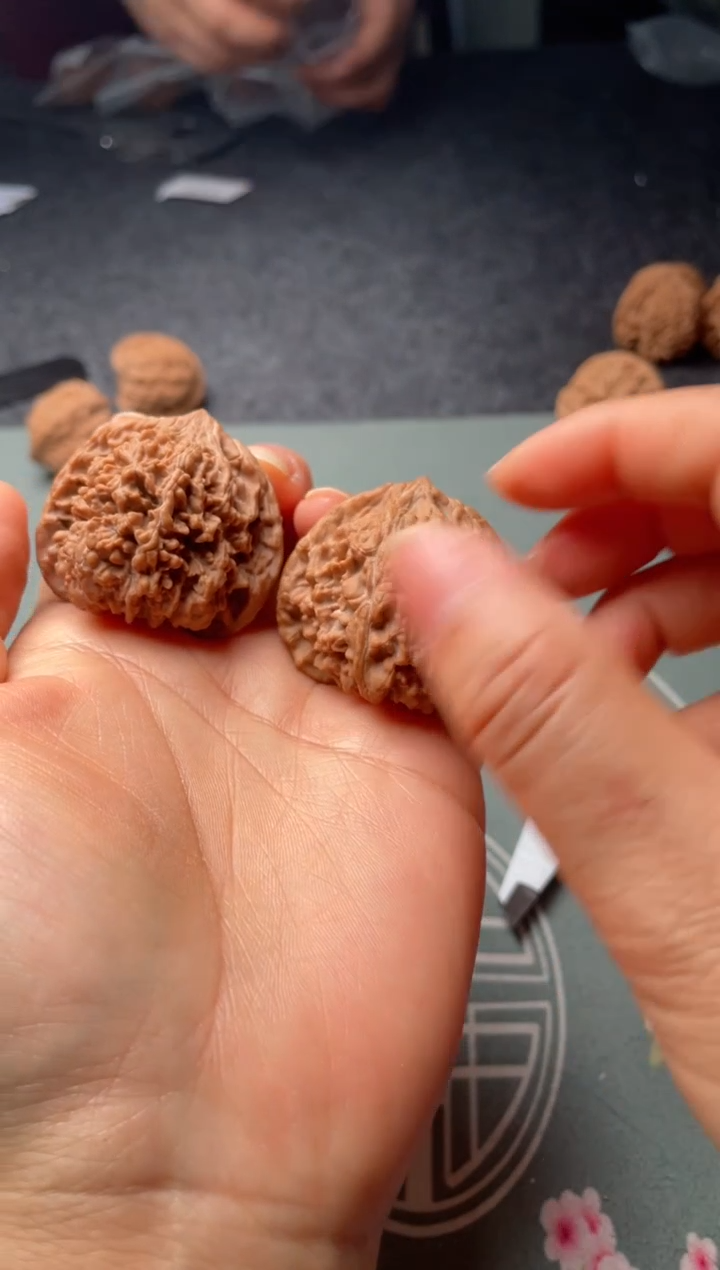 把件文玩核桃w340  满天星39尺