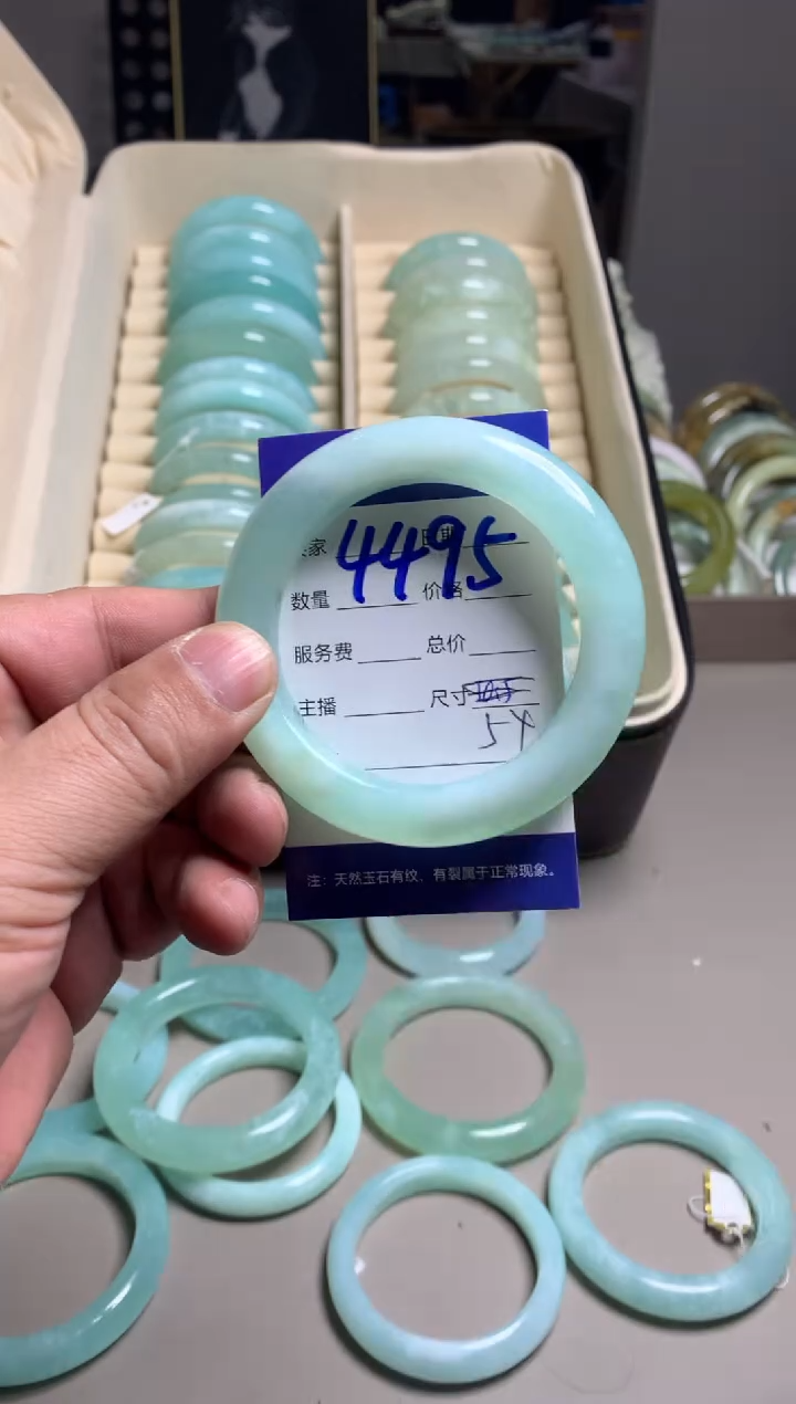 【闪购商品】蛇纹石玉手镯未镶嵌4495