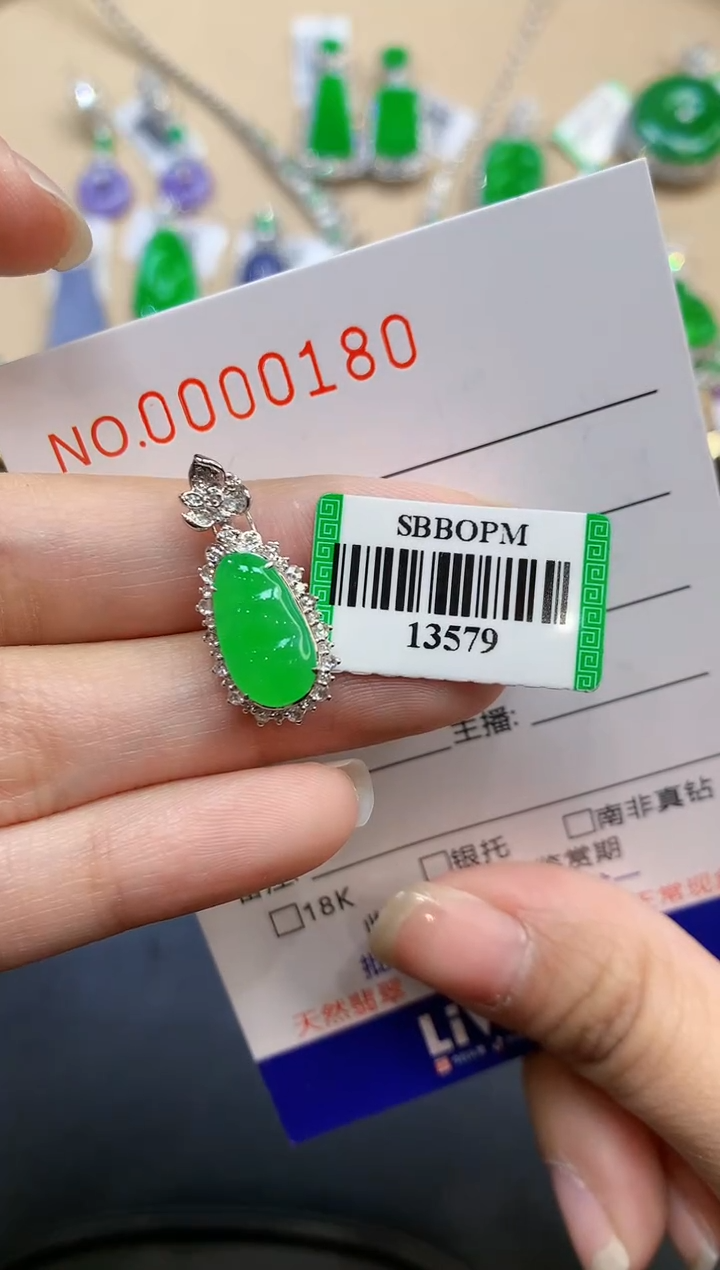 【闪购商品】翡翠吊坠(不含链)18K金镶嵌多样性发一件0180