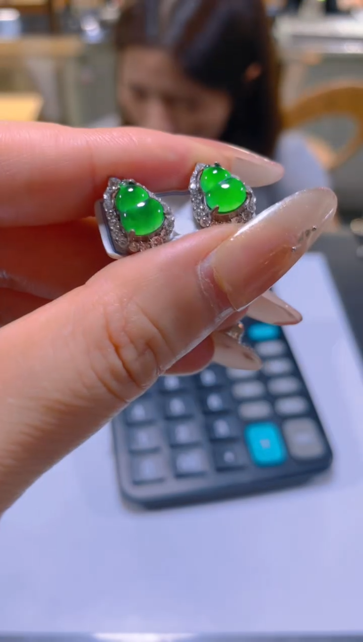 未镶嵌翡翠耳饰多样性发一