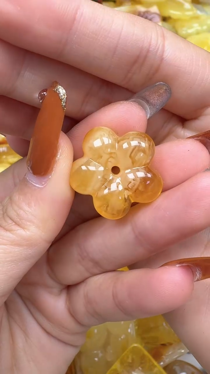 裸石琥珀未镶嵌如图