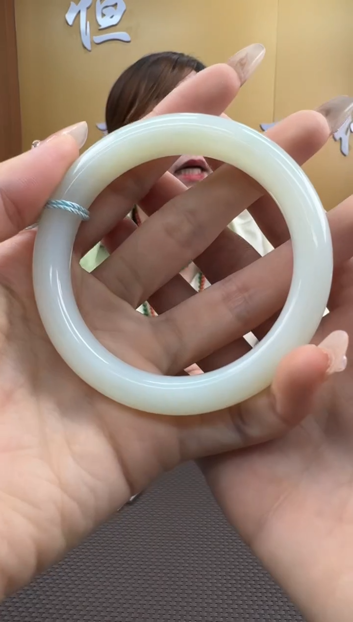 【闪购商品】和田玉手镯未镶嵌59