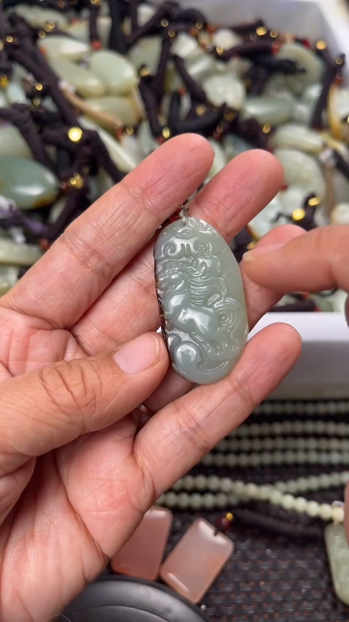 【闪购商品】和田玉颈饰未镶嵌多样性发货没有证书拍一发一有瑕