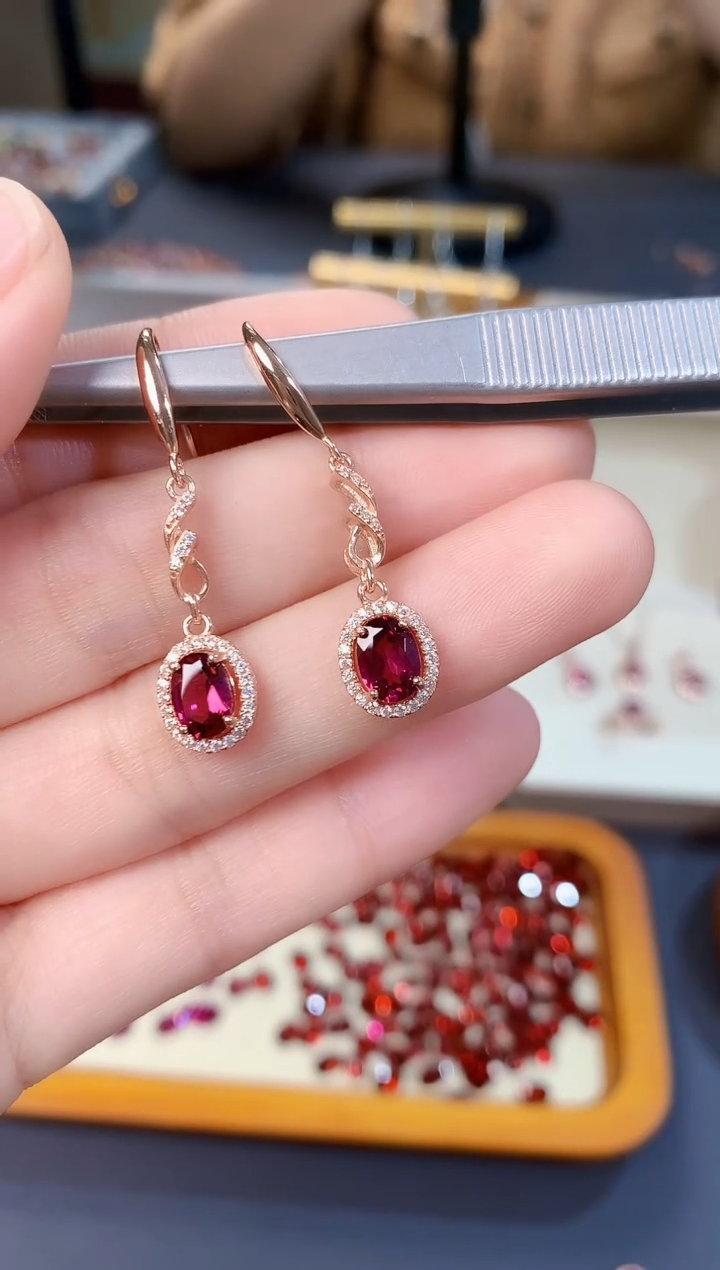 【闪购商品】石榴石耳钩银S925镶嵌天然镁铝