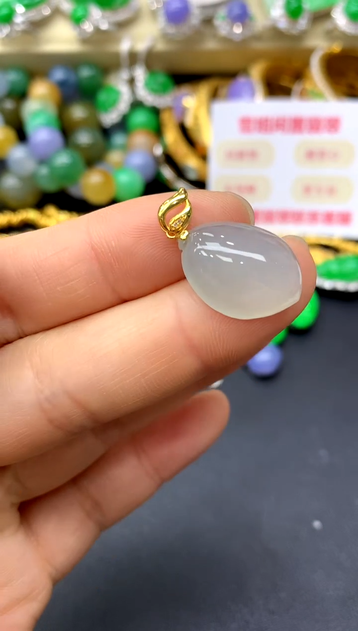 颈饰18K金镶嵌翡翠66-中国好珍宝