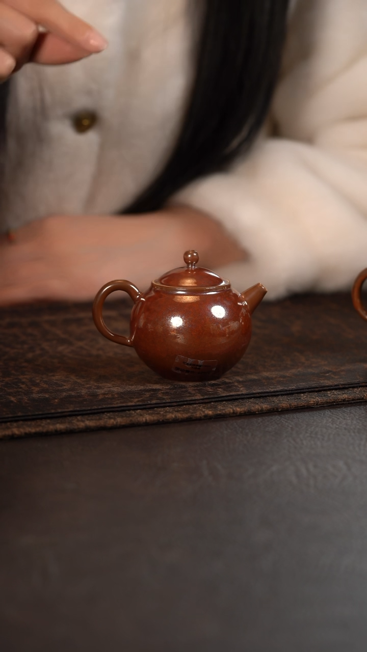 【闪购商品】杯聚澜堂红金花釉小球球壶