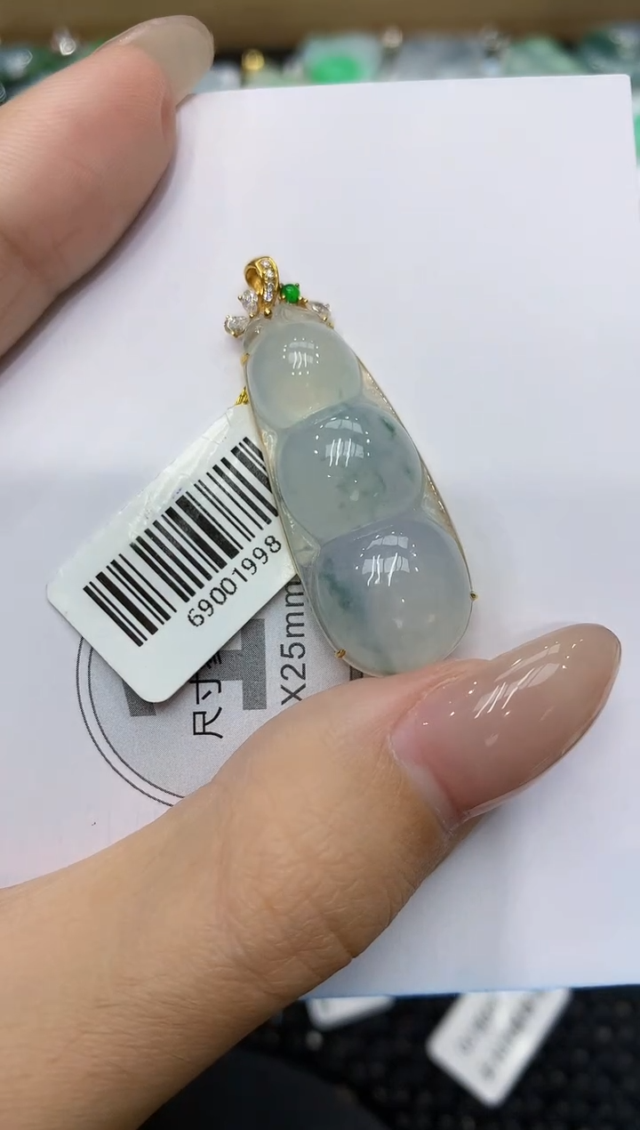 翡翠18K金镶嵌颈饰111111111111