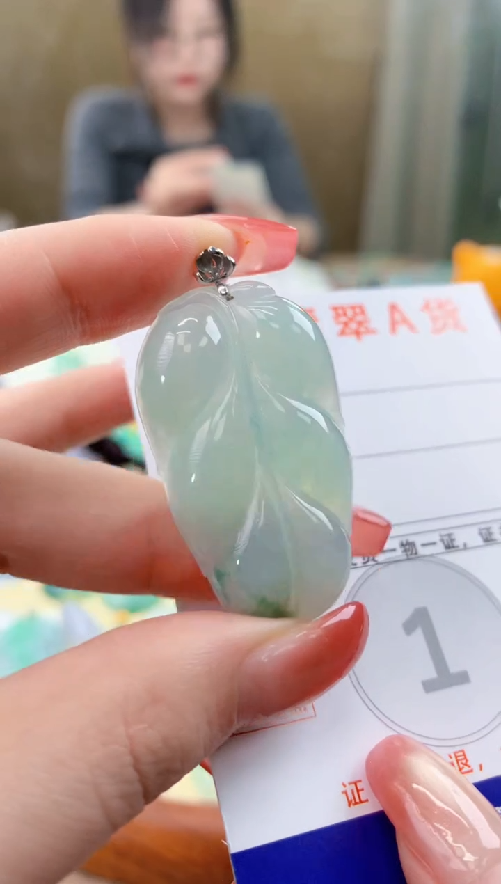 颈饰18K金镶嵌翡翠天然A货翡翠挂件