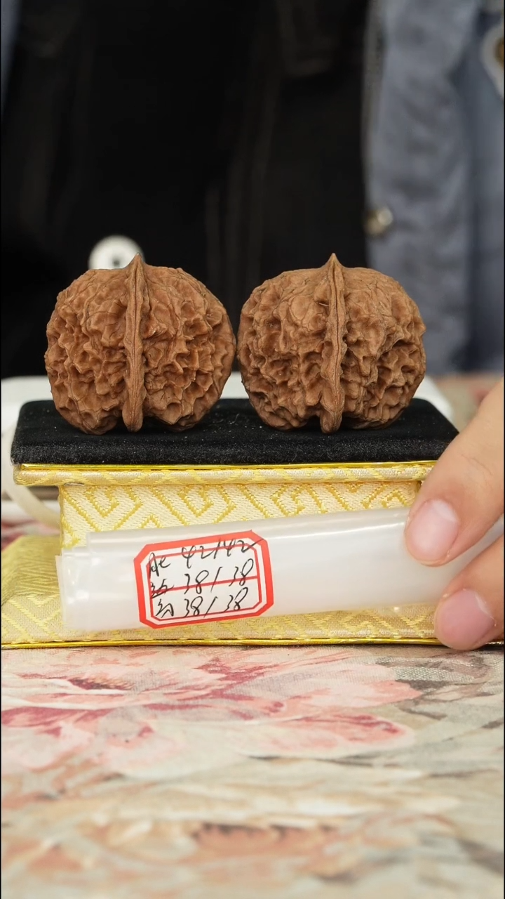 【闪购商品】文玩核桃把件非嫁接元宝
