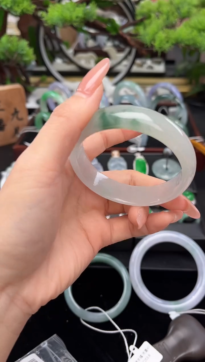 未镶嵌手镯翡翠手镯