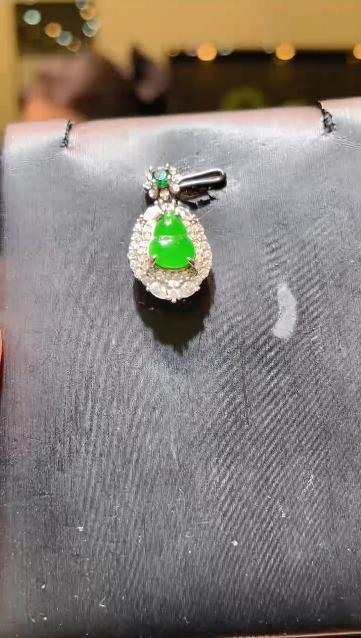 【闪购商品】翡翠吊坠(不含链)未镶嵌A2