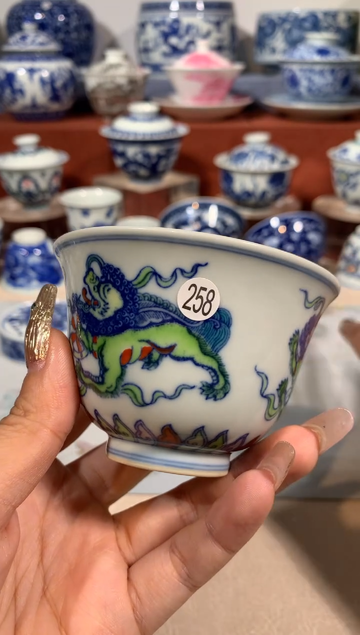 【闪购商品】摆件258斗彩狮子单杯