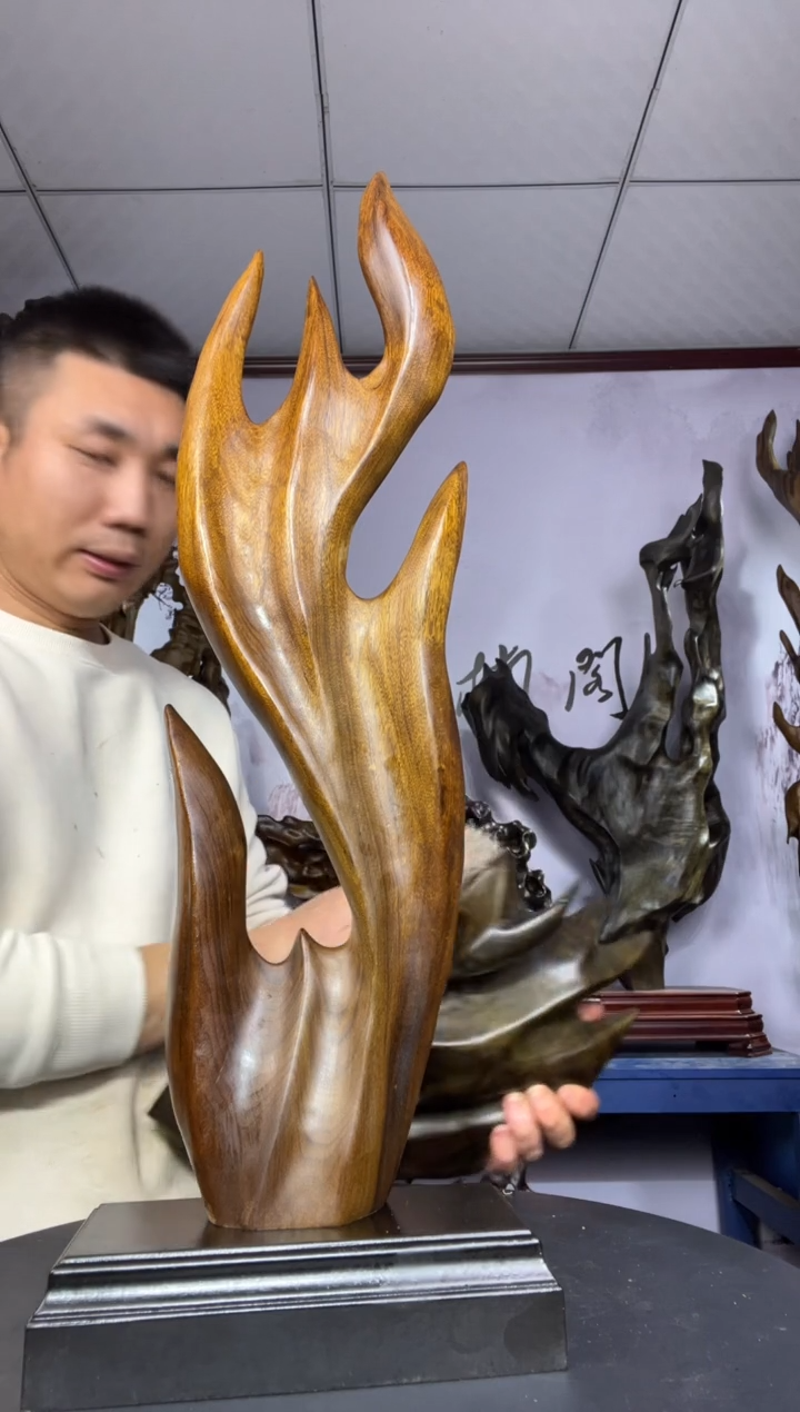 金丝楠木雕款你**廓金丝楠木工艺品摆件