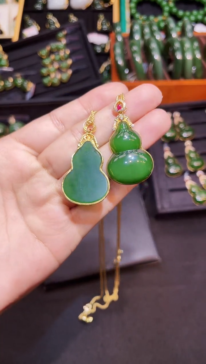 和田玉18K金镶嵌吊坠(赠链)35MM 多样性发一