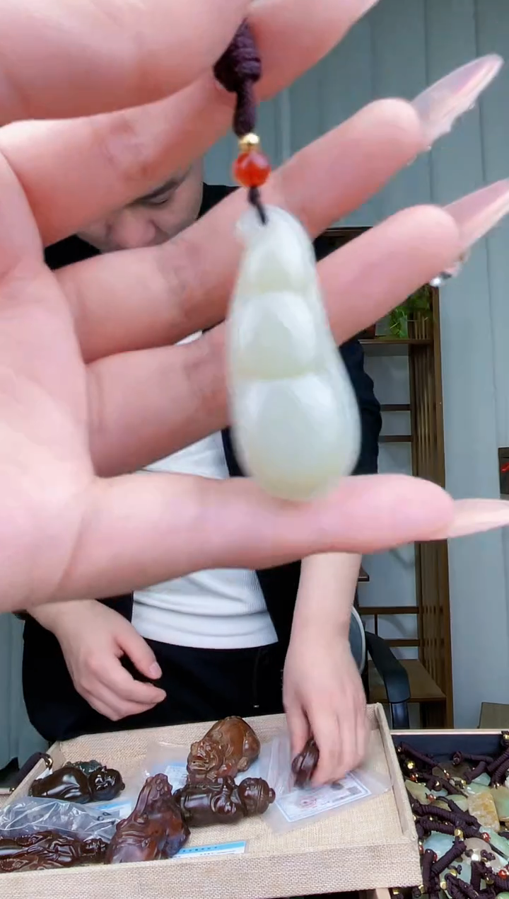 【闪购商品】和田玉挂件未镶嵌拍一发一，多样性发货！