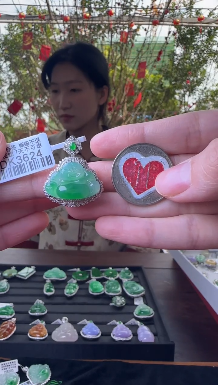 【闪购商品】翡翠颈饰18K金镶嵌DK3624冰绿佛公