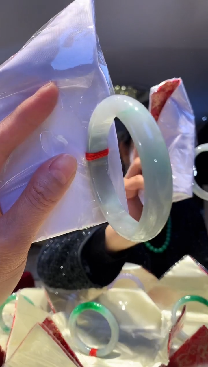 【闪购商品】翡翠手镯未镶嵌手镯 