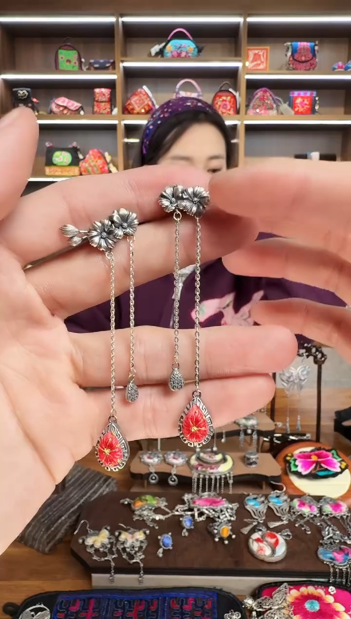 【闪购商品】织绣181蒙阿苏苗绣传承