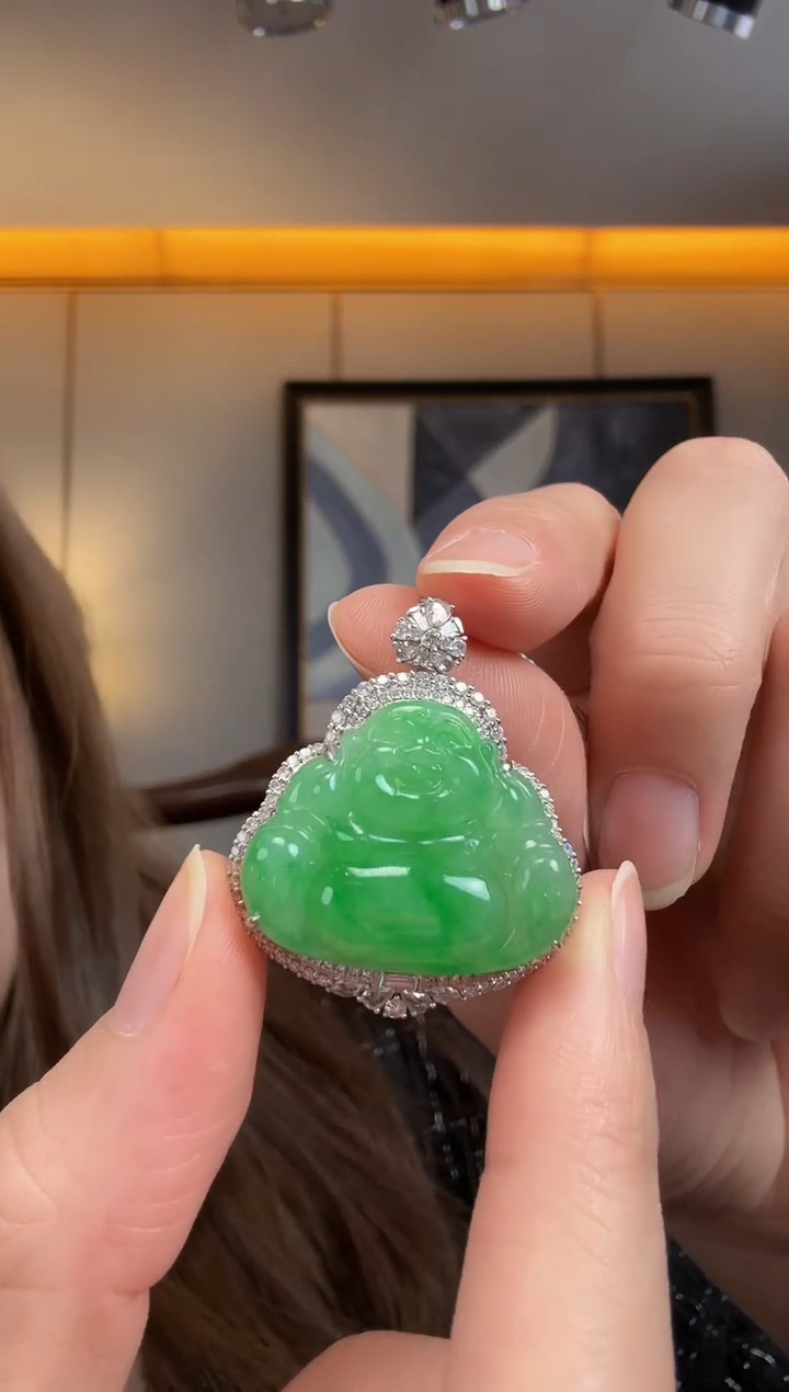 颈饰18K金镶嵌翡翠335玉佛一个