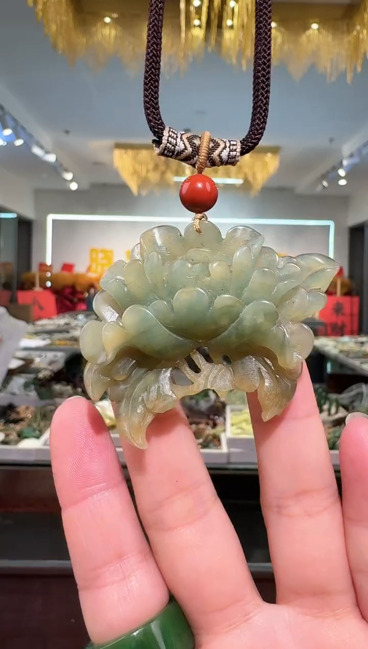 未镶嵌岫玉颈饰吊坠