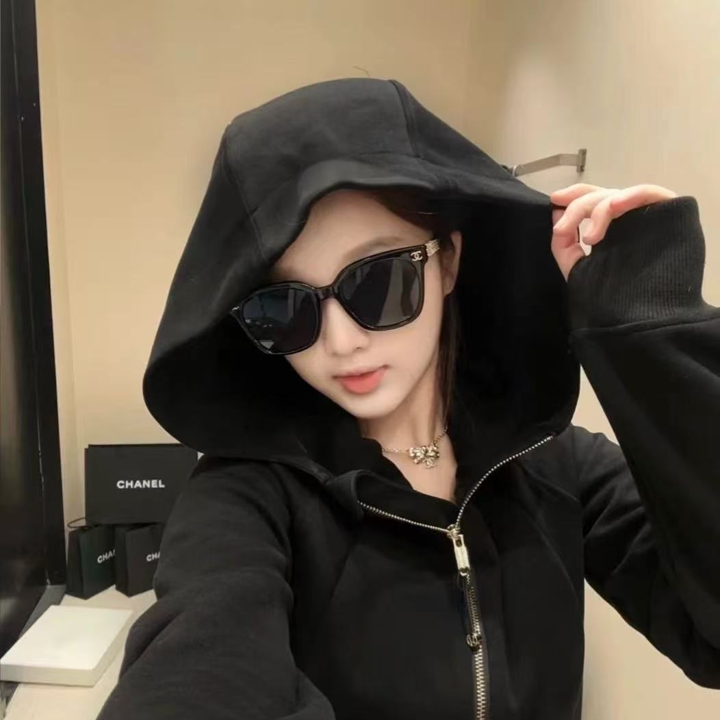 一模一样的小章鱼家同款系列全拉链修身长袖连帽卫衣女-6616