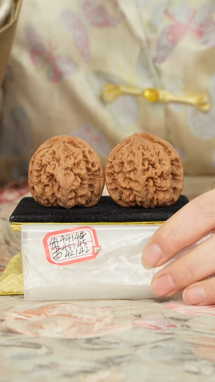 【闪购商品】文玩核桃把件非嫁接大粗筋