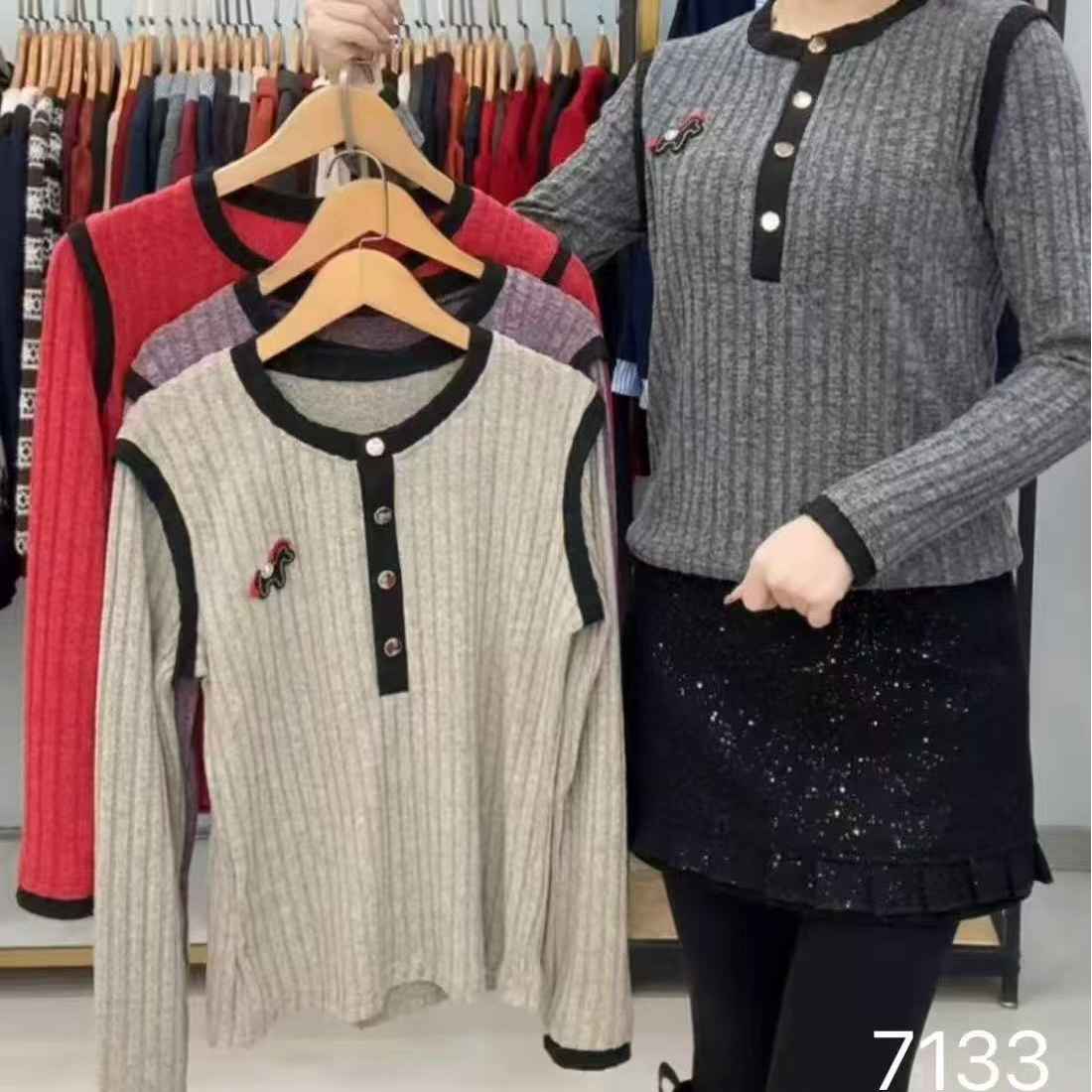 7133新年款断剪小马百搭衫