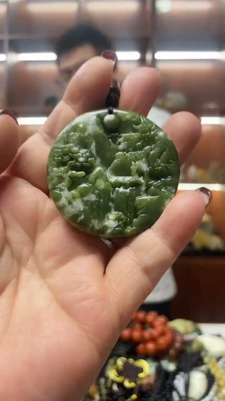 未镶嵌蛇纹石玉吊坠     